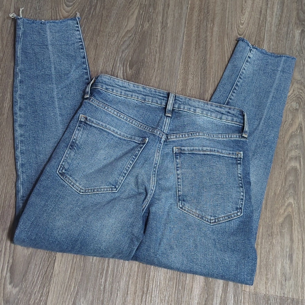 ❤️5/$25 Old Navy Mid-Wash Ankle Jeans - Picture 6 of 9